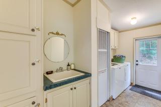 Walk to River Loudonville Retreat with Hot Tub! - Loudonville - 1