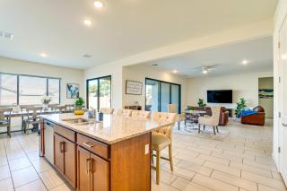 Easy Stadium Access! Modern Glendale Getaway - 1