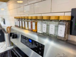 Cozy Modern 2BR, 3min Walk to Beach and Train, Near Boston - 3