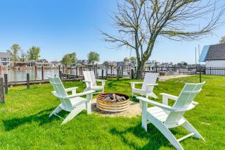 4 Boat Slips Getaway on Mouth of Clinton River! - - 0