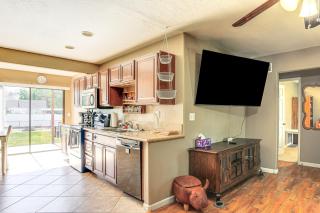 Walk to Watson Lake Home with Hot Tub and Fire Pit! - Prescott - 5