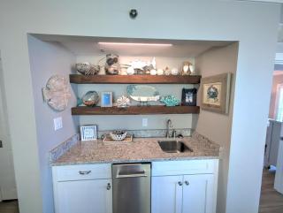 SO 401 - Lovely Remodeled 3 Bd Beachfront Condo! - 4