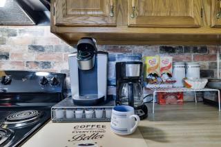 Serenity and Fun all in one in this Cozy Pocono Cabin - Jim Thorpe - 2