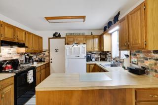 Serenity and Fun all in one in this Cozy Pocono Cabin - Jim Thorpe - 1