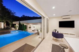 New Listing Mountainside Villa by Colby & Conrad - Los Angeles - 3