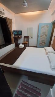 The Beach hotel - Alibag - Alībāg - 0