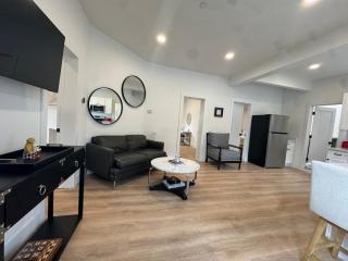 Stylish 3BR,2BA in Heart of Harbor Point - Stamford - 0
