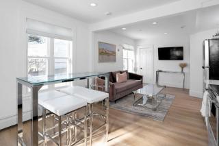 Stylish 3BR,2BA Retreat in the Heart of Stamford - Stamford - 0