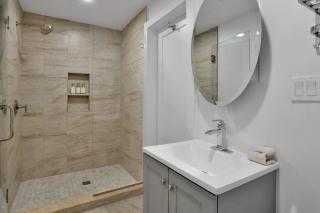 Stylish 3BR,2BA Retreat in the Heart of Stamford - Stamford - 5