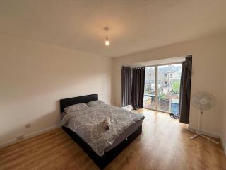 Chelmsford 5 Bedroom Large House with Garden & Parking - Chelmsford - 8