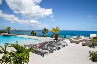 EXCEPTIONAL PANORAMIC SEA VIEW IN THIS LUXURY VILLA - 7