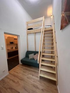 Stylish travellers delight near Prater - Wenen - 0