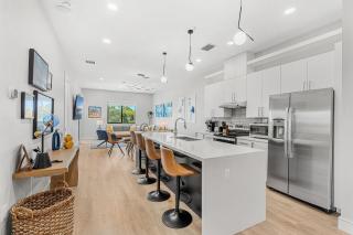 Jeannie's Sunrise Suite - Luxury 2BR Across from Beach - Balcony - Rocket Views - Cocoa Beach - 9