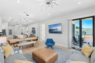 Jeannie's Sunrise Suite - Luxury 2BR Across from Beach - Balcony - Rocket Views - 3