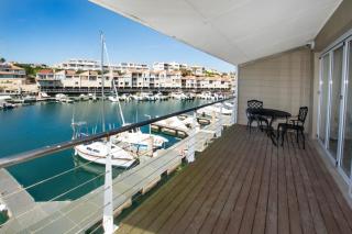 Luxury Seaside Apartment - 7