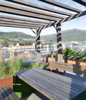 Nyoppusset leilighet med utsikt og takterrasse - Bergen - 4