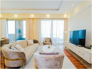 Beachfront 3BR Maid with Pool & Sea Views - Dubái - 5