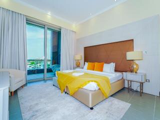 Beachfront 3BR Maid with Pool & Sea Views - Dubái - 1