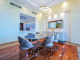 Beachfront 3BR Maid with Pool & Sea Views - Dubái - 6