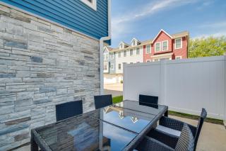 Near TBK Bank Sports Complex Quad Cities Townhome - Bettendorf - 8