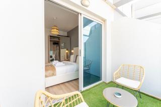Central 1BR in Marina with Private Terrace & Pool - Dubai - 9