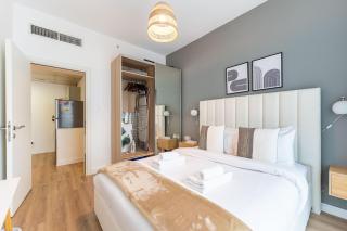 Central 1BR in Marina with Private Terrace & Pool - Dubai - 0