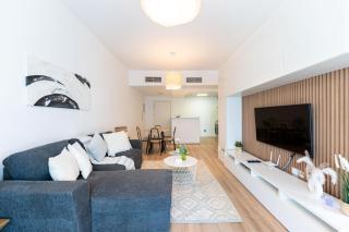 Central 1BR in Marina with Private Terrace & Pool - Dubai - 7