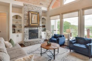 2-Story Dock and Deck at Huge Family Home in Doyle! - Spencer - 7
