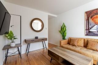 Sunlit 2BR in Plateau Mont Royal Downtown - Montréal - 1