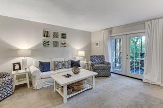 Secluded location a few blocks from the beach, easy access by traveling the walkway - Fernandina Beach - 0