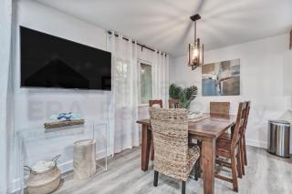 New Listing - Dog Friendly - Recently Renovated - Multi-Level Condo - Short Walk to the Beach - Fernandina Beach - 3