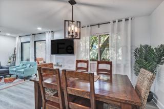 New Listing - Dog Friendly - Recently Renovated - Multi-Level Condo - Short Walk to the Beach - Fernandina Beach - 2