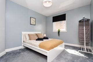 3Bedroom Apartment-Free Parking - Falkirk - 2