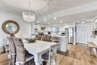 Beautifully Renovated Condo in Small Complex. Relaxation comes easy here. One assigned parking - 3