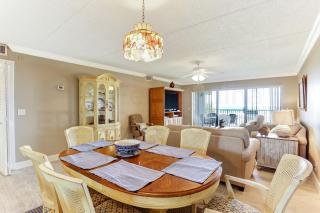 Renovated Condo in small quiet complex. Relaxation comes easy here. One assigned parking - Fernandina Beach - 2