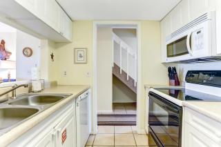 Dog Friendly-Enjoy the Sun and Endless Ocean Views from the Upper Deck 2158A S Fletcher Ave - Fernandina Beach - 4