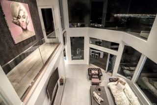 Hollywood Hills Modern Sanctuary–Jaw Dropping View - Los Angeles - 8