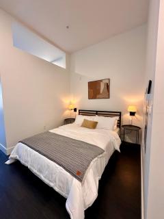Skywalk to Fiserv Studio with Rooftop, Gym, and Parking - Milwaukee - 1