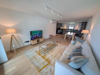 Sky-High Elegance Top-Floor Views of City, Ocean & Sunrise - Funchal - 0