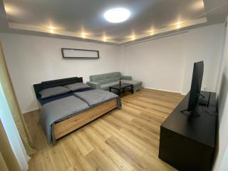 Modern Flat Close to Old Town - Košice - 7