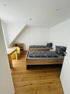 Neu saniertes Haus in Hermaringen für 9 Personen! Nähe Legoland! - - 2