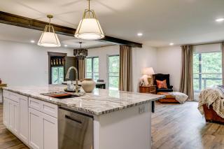 Greers Ferry Lake Retreat Game Room and Fire Pit! - - 2