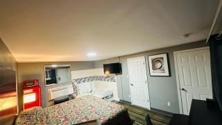 Catalina Airport Motel - 2
