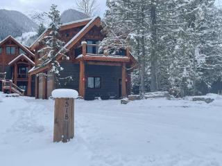 Ski-In Chalet: Private Hot tub, Bonus Bunk House - 9