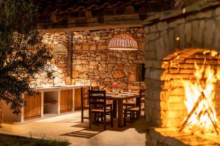 Villa Šjora - ''Autentic Dalmatian Stone Villa with Private Garden & BBQ'' - Vrboska - 0