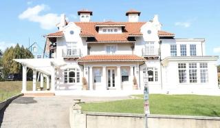 Gorgeous 5 bedroom Boston Home - Chestnut Hill - 0