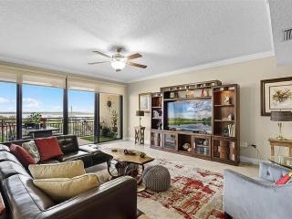 Spacious Lakefront Condo in Kissimmee - 6