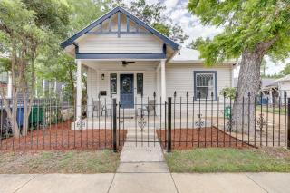 Less Than 1 Mi to Dtwn San Antonio Pet-Friendly Home - San Antonio - 0