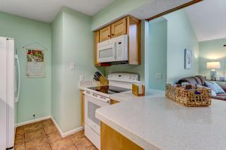 Dog Friendly! This bright and fresh, newly appointed two bedroom one bath condo! - Fernandina Beach - 1