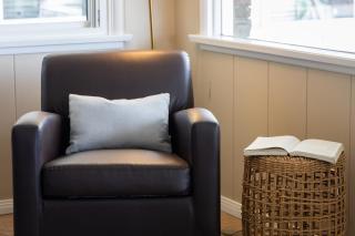 Waterfront Views Shared Dock Short Walk to Beach Shops Surf Edgewater B by AvantStay - Newport Beach - 3